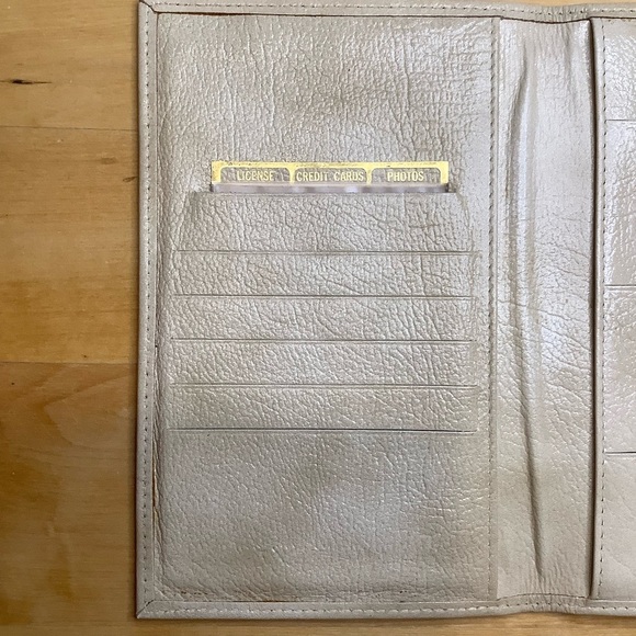 BUXTON Oasis Genuine Leather Canadian Travel Passport Wallet - Picture 13 of 14